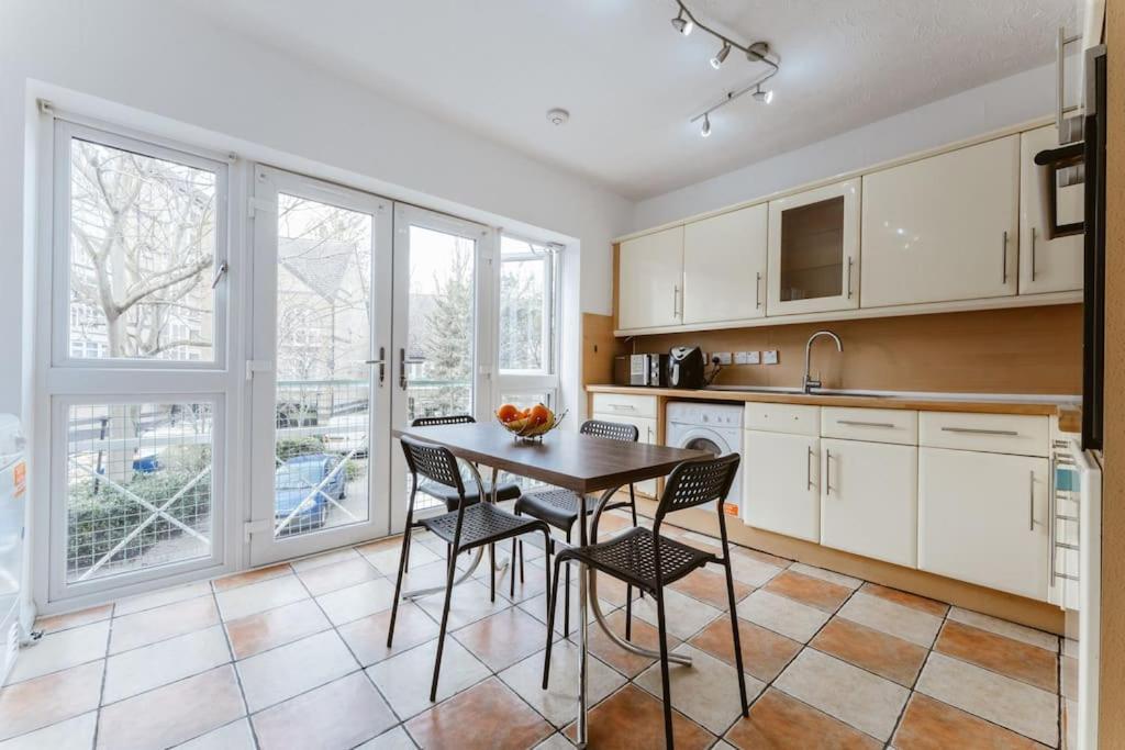 Up To 4 People, Room In A Share House Next To London Bridge Экстерьер фото
