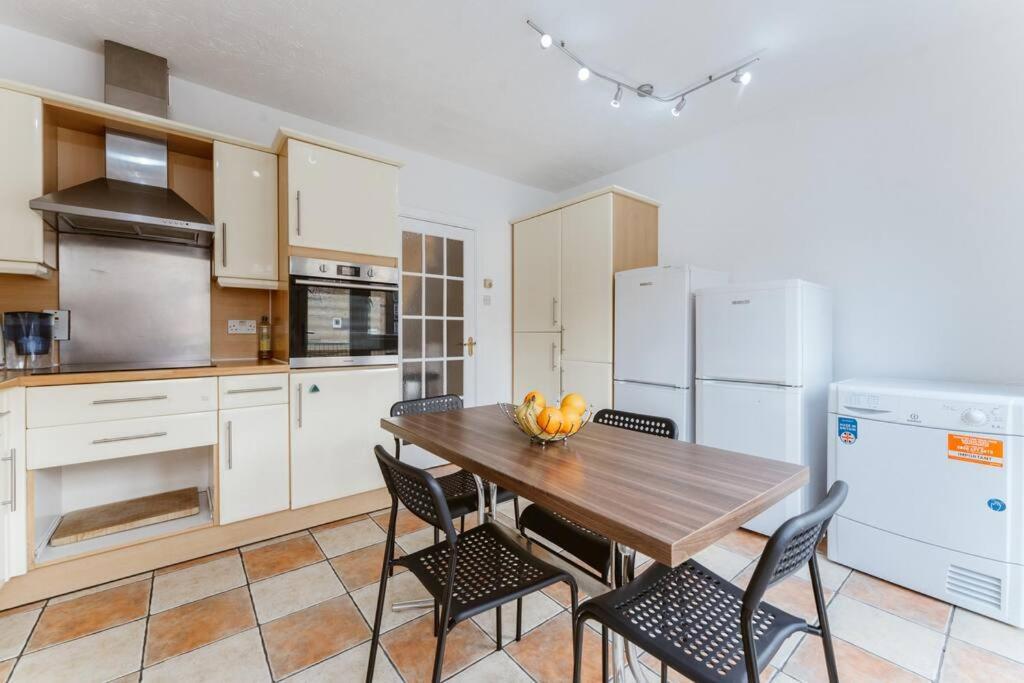 Up To 4 People, Room In A Share House Next To London Bridge Экстерьер фото
